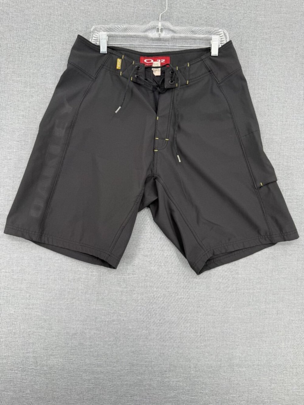 Vtg Oakley Software Board Shorts Mens 32 9" Black Swim Trunks Zip Pockets Y2K